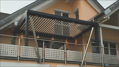 Terrassenüberdachung zwischen zwei bauseitigen Schrägdächern